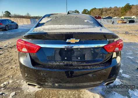 2018 Chevrolet Impala Premier z USA, uszkodzony, nr VIN 1G1125S31JU150513